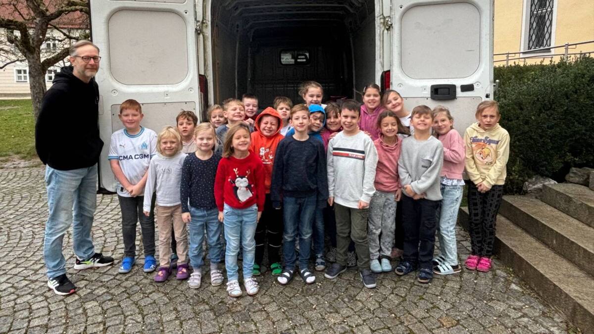 Bild Abholung der Päckchen Nikolauskonvoi 2024